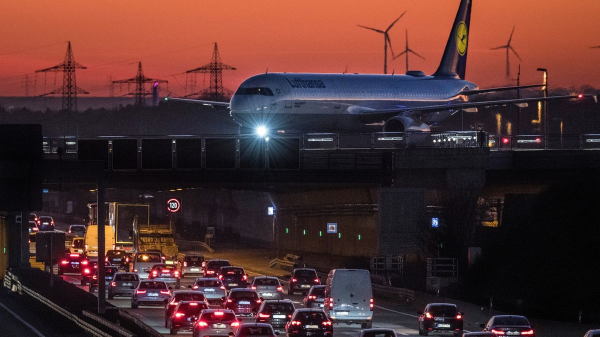 Letecký provoz v Německu ochromí stávka, problémy budou i na linkách s Prahou